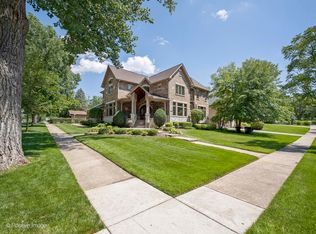 37 Tuttle Ave, Clarendon Hills, IL 60514