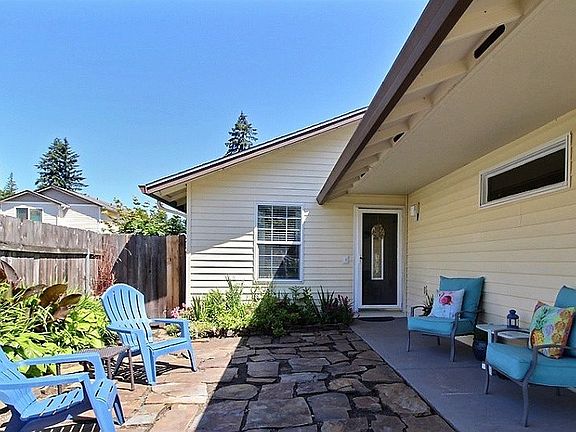 2nd image of 10516 NE 100th St