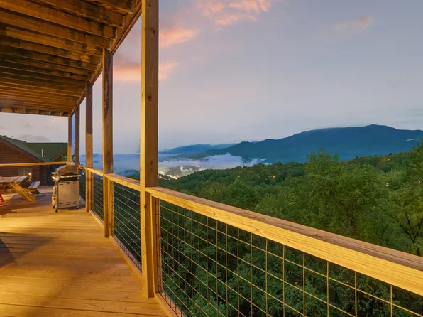 1219 Ski View Dr, Gatlinburg, TN 37738