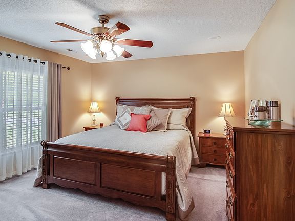 4th image of 1385 Kingwood Ln