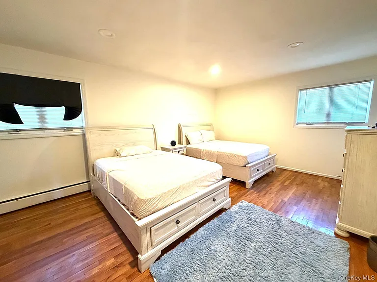 906 Park Ct — Photo 6
