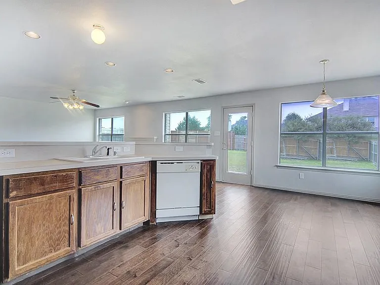 3708 Ocean Dr — Photo 12