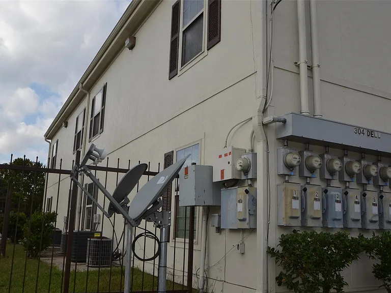 304 Dell Ct #6 — Photo 38