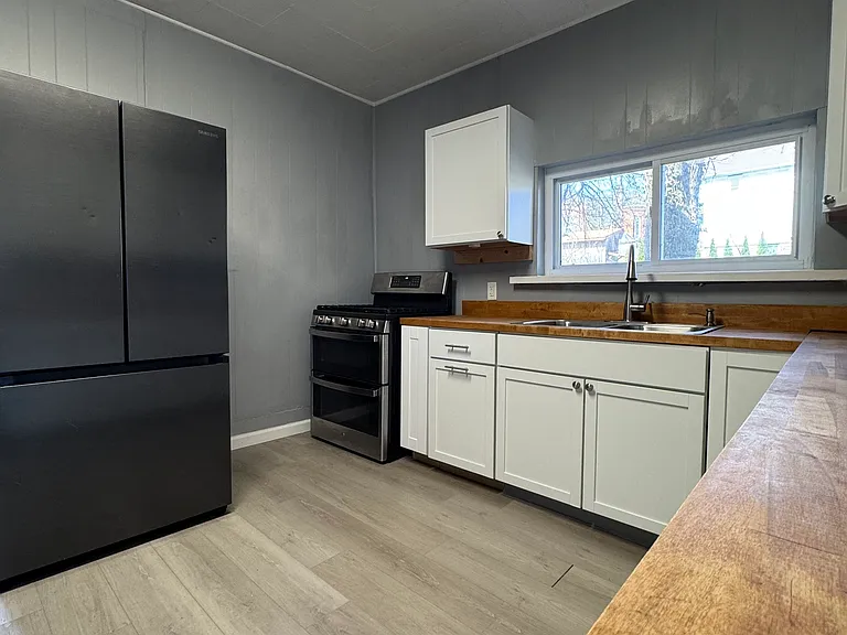 228 Washington Ave — Photo 4