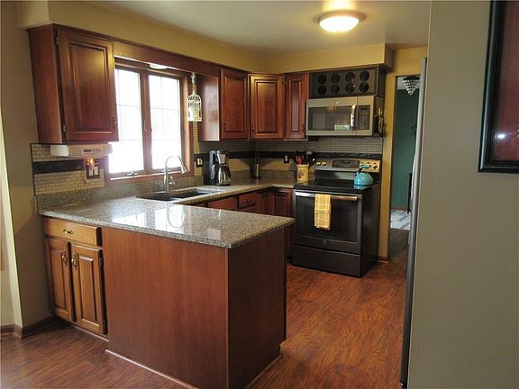 4th image of 31 Parnell Dr