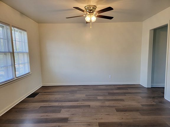 5th image of 206 E Walnut St