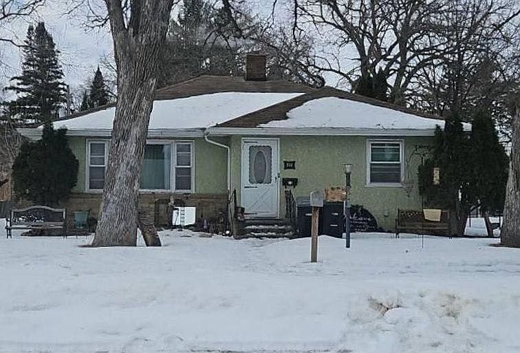1st image of 711 2nd St NE