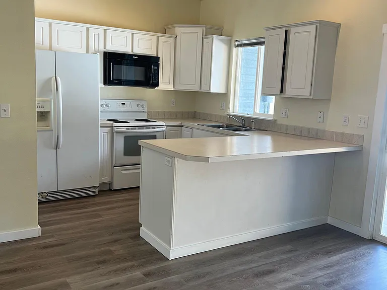 415 Augustina Ct — Photo 5