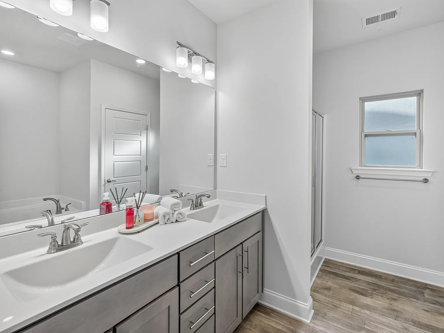 4 bed, 2114 sqft, $1,950 — Photo 3