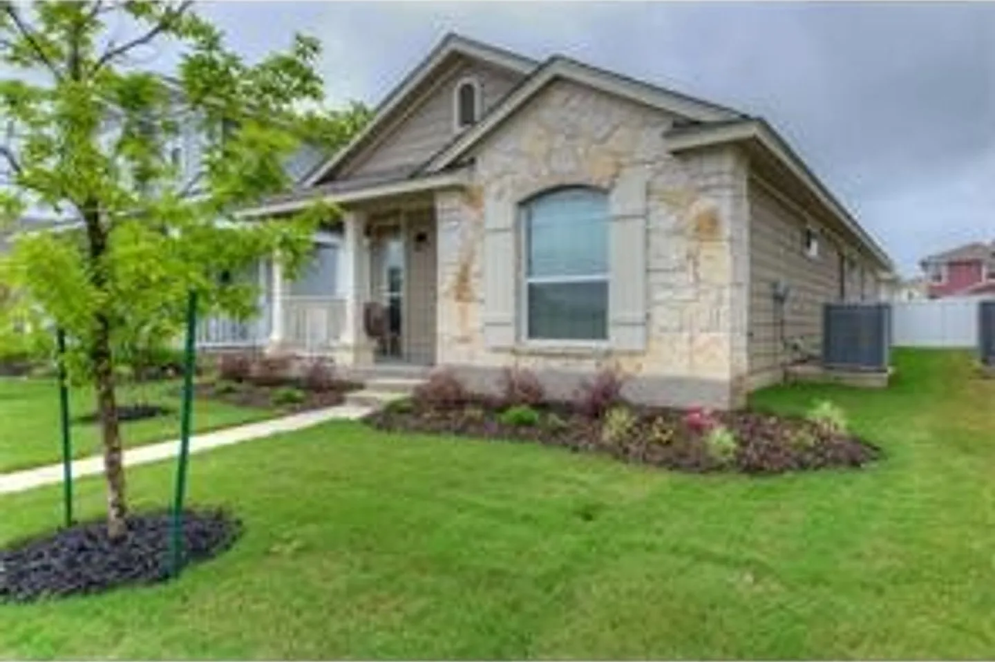 Charming 1 Story in Cedar Park Town Center — Photo 2