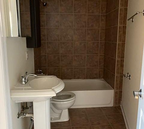 3rd image of 628 W Roscoe Ave #35xne76qv