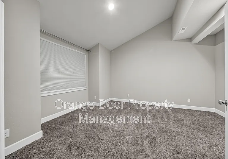 18311 SE 248th St — Photo 36