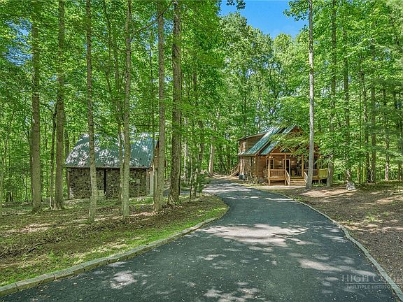 3rd image of 387 Woodland Ridge