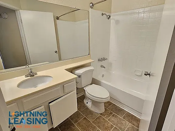 8731 De Soto Ave #101 — Photo 7