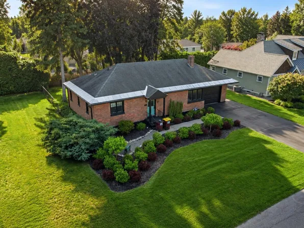 7 Macarthur Drive, Saratoga Springs, NY 12866