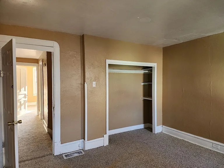 933 S Greenlawn Ave — Photo 4