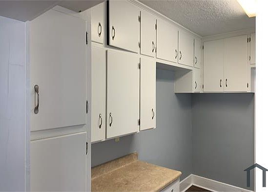 5th image of 2037 Speigle St