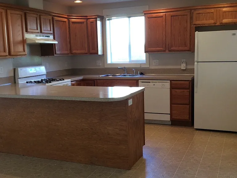 1511 Burrows Ct — Photo 5