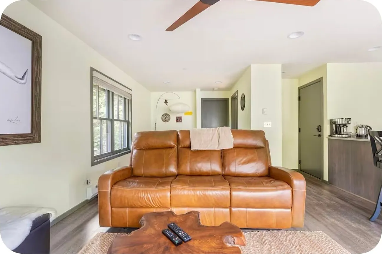 Charming 1BR Condo in Kenmore in forest settings — Photo 4