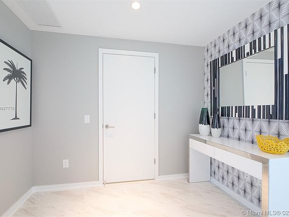 4th image of 501 NE 31st St Unit 1504