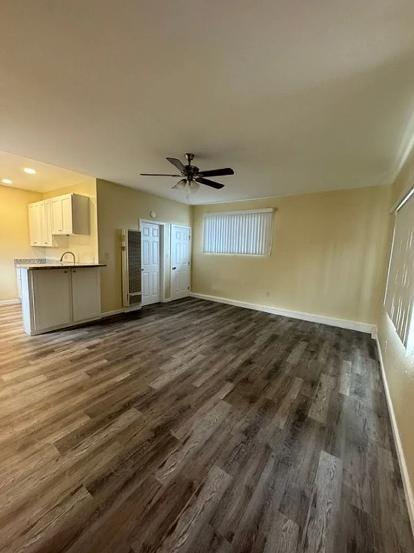 Faris Ct Apts. — Photo 3