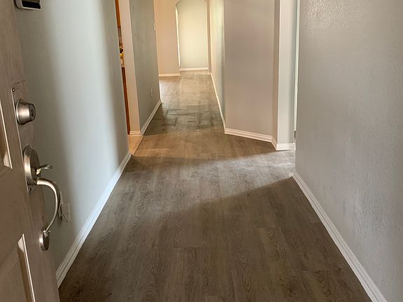 3rd image of 204 Arrowhead Dr
