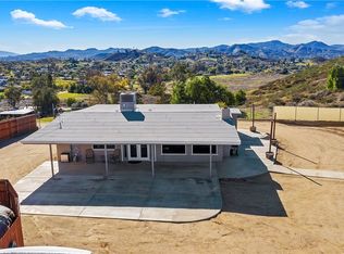 28589 Goetz Rd, Canyon Lake, CA 92587
