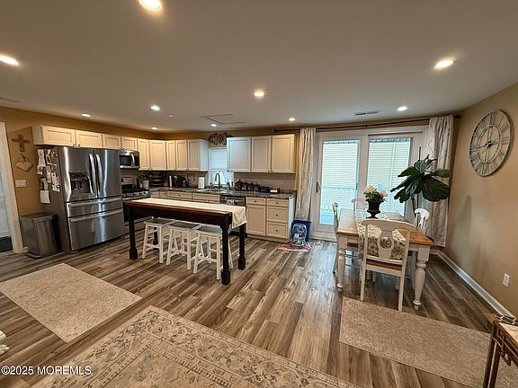 4th image of 244 N Ocean Ave