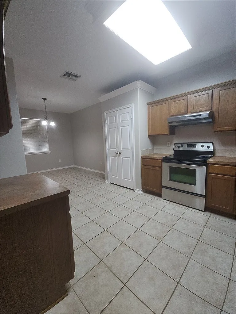 3 bed, 2.0 bath, 1534 sqft, $1,895 — Photo 4