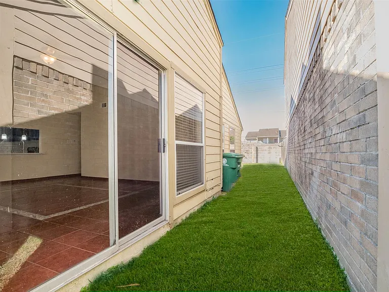 11840 Spring Grove Dr — Photo 24