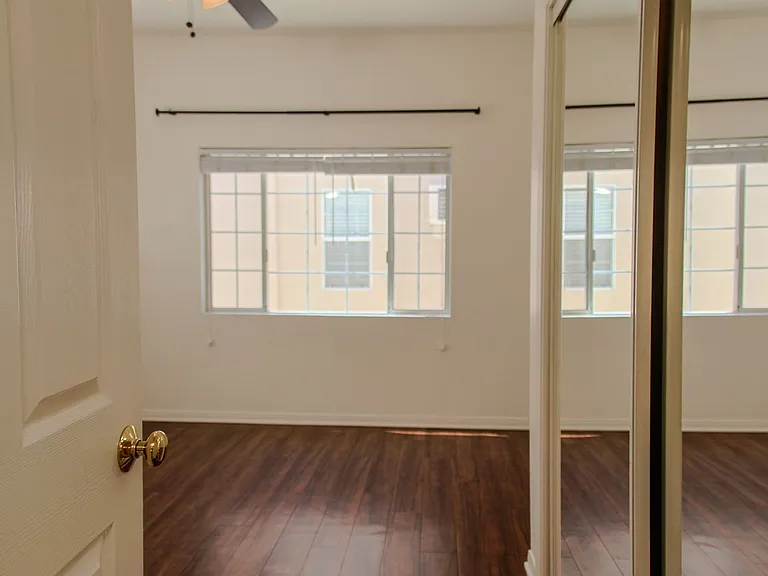 Garfield Avenue Apartments — Photo 28