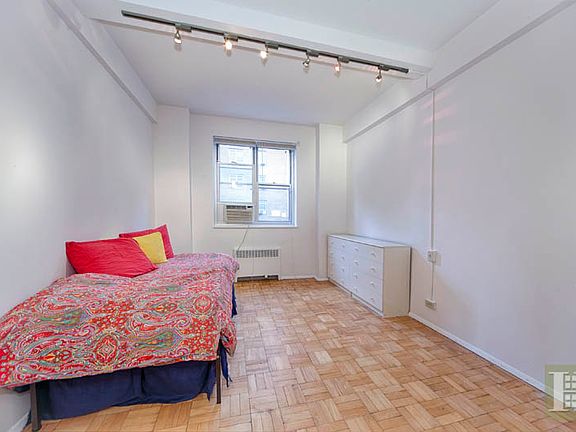 4th image of 530 Grand St APT Fgf