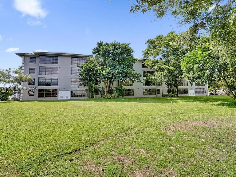 1502 Whitehall Dr #105 — Photo 10
