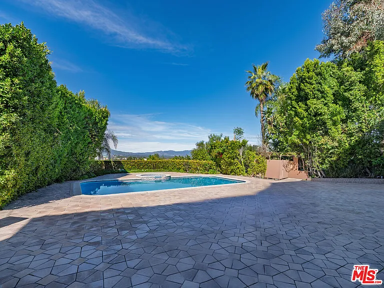 18047 Karen Dr — Photo 45