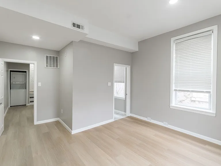 2827 W Girard Avenue — Photo 16