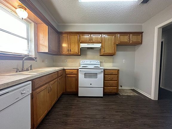 3rd image of 309 Brookwood Dr #309