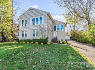 41 Spruce St #1, Cedarhurst, NY 11516