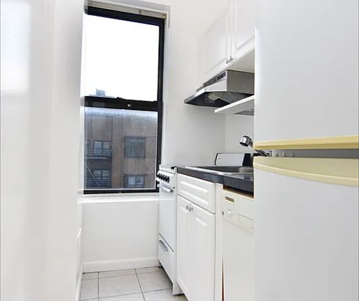 4th image of 317 E 75th St APT 21