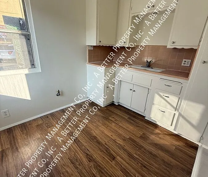 218 Redondo Ave #1 — Photo 3