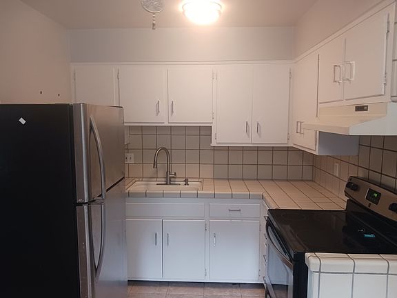 4th image of 615 28th St APT D