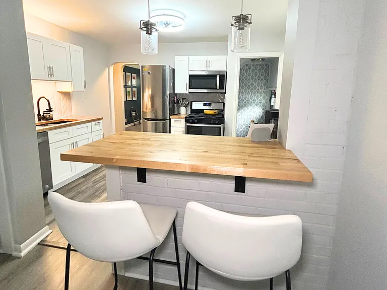 5934 Deering Ave — Photo 6