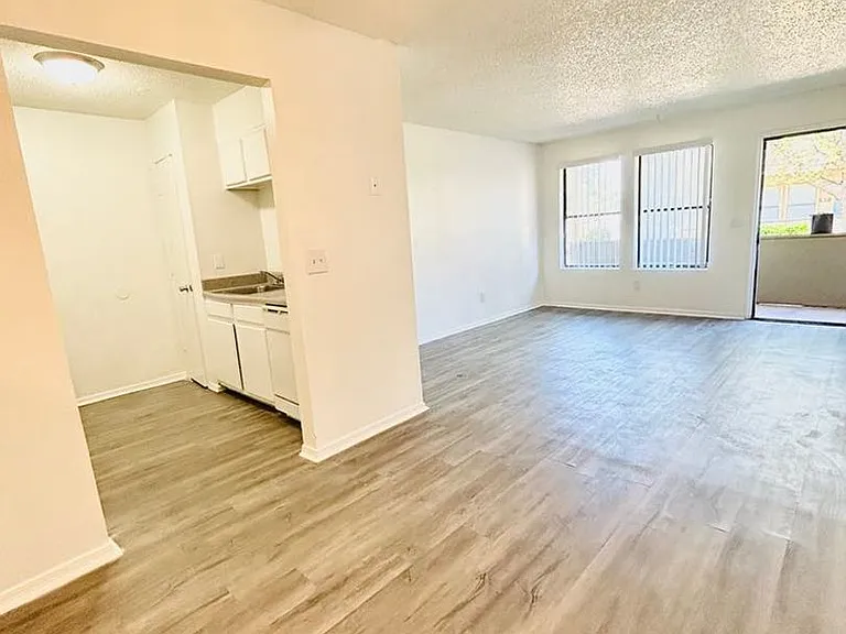 Almonte Apartments — Photo 38