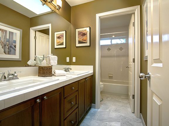 Main hall bath-remodeld