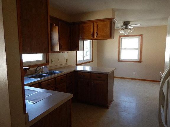 3rd image of 238 Elm St S