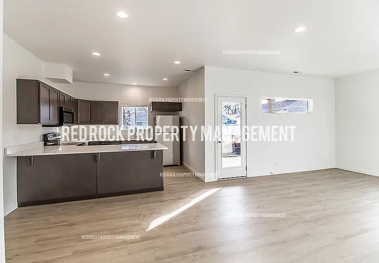 1122 N Davis Ln — Photo 11