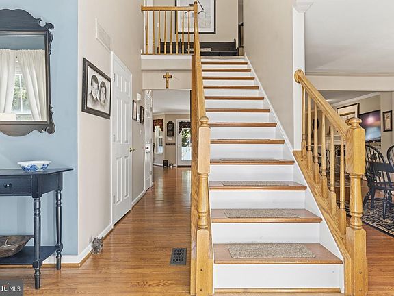 5th image of 601 Robinson Place Ct