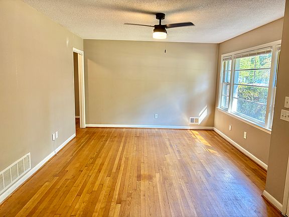 3rd image of 237 Pitney Rd