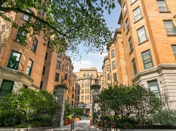 550 W Surf St #C-316, Chicago, IL 60657