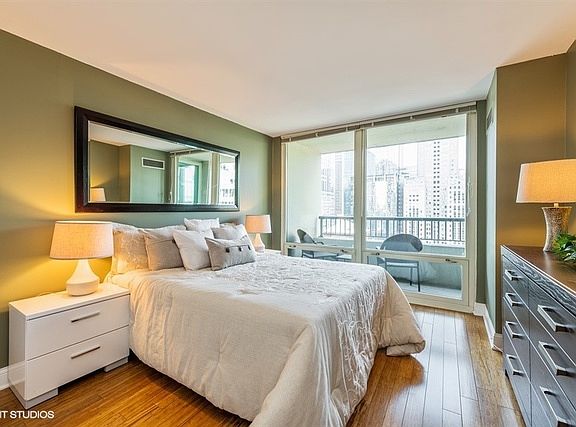 4th image of 345 N Lasalle St APT 2207