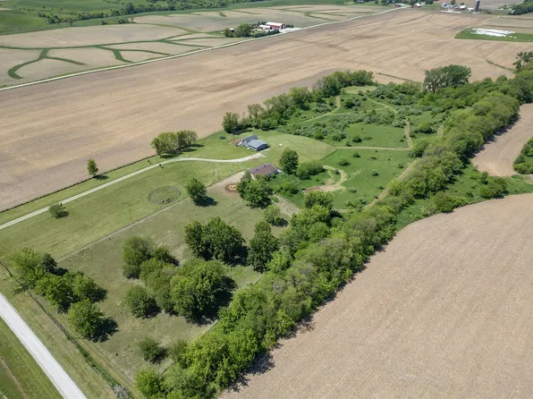 1042 290th St, Viola, IL 61486